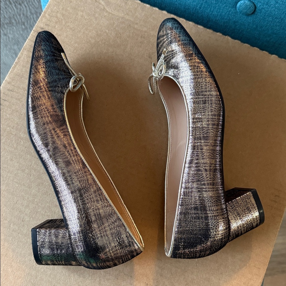 Stuart Weitzman Metallic Bronze Shoes with a Bow - Picture 6 of 16